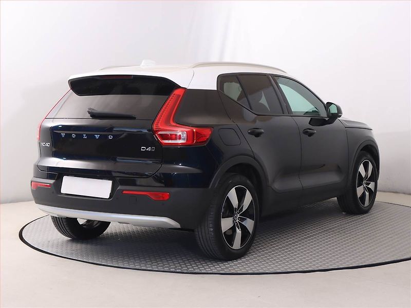 Volvo XC40 (2018) Inscription D4 AWD - fotka 5 z 20