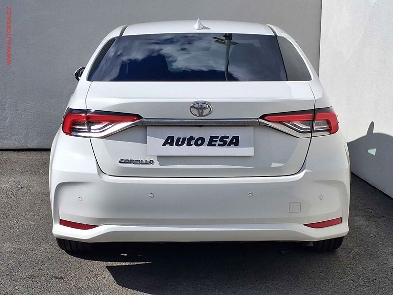 Toyota Corolla (2023) 1.5i, 1.maj,ČR, Dynamic, LED - fotka 5 z 20
