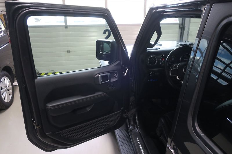 Jeep Wrangler (2022) 2.0 4xe PHEV Unlimited Sahara - fotka 9 z 50