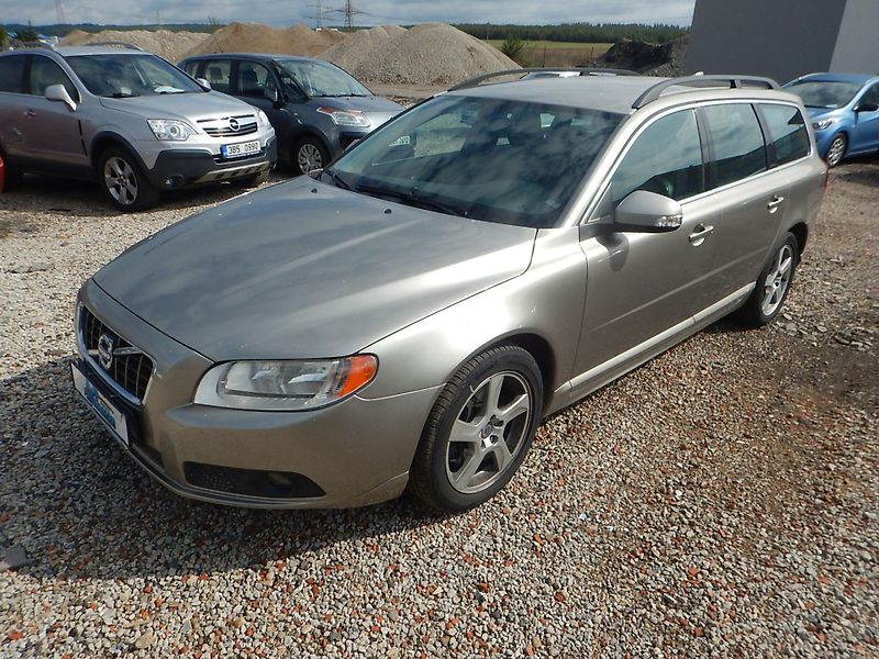 Volvo V70 D3 2.0 D, AUT, 120 kW  - fotka 2 z 31