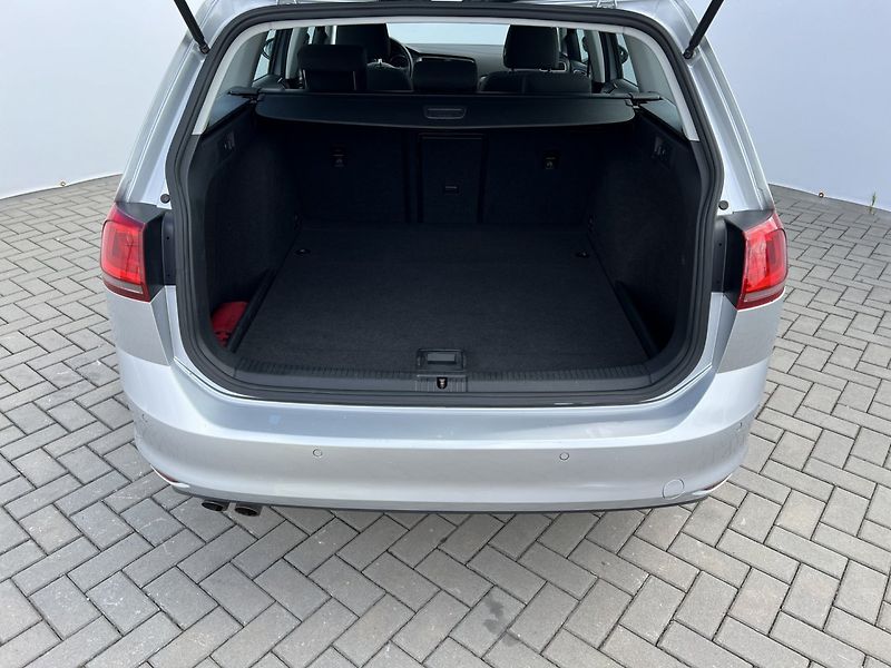 Volkswagen Golf (2015) VII 2.0TDi 110kW! Xenony! - fotka 9 z 29