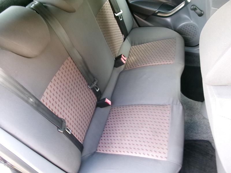 Seat Ibiza (2009) 1,4 16V KLIMA - fotka 18 z 27