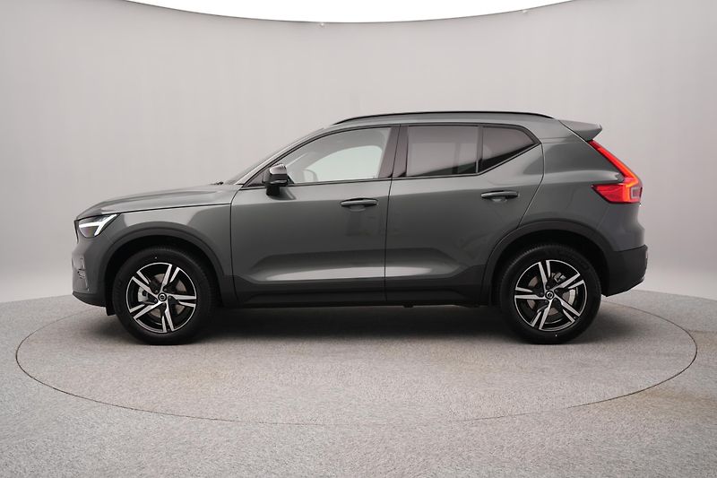 Volvo XC40 (2026) B3 AUT DARK PLUS - fotka 9 z 23