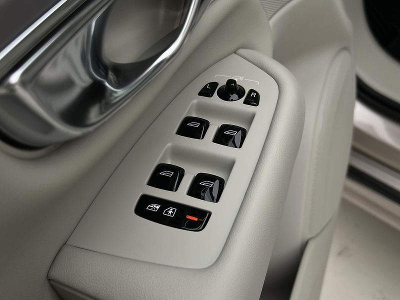 Volvo XC90 (2026) T8 AWD AUT RECHARGE DARK PLUS - fotka 24 z 46