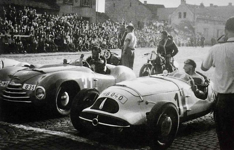 Škoda Supersport ve válečných barvách