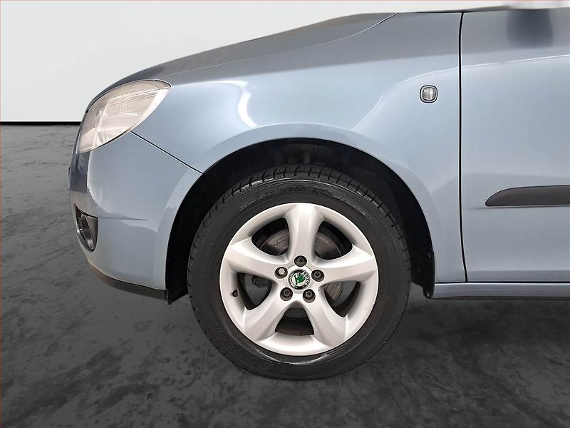 Škoda Fabia (2009) Elegance 1.6 16V, Tempomat - fotka 14 z 17