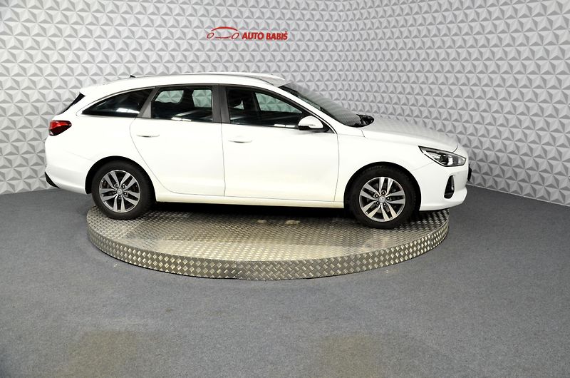 Hyundai i30 (2017) 1.6CRDi kombi 81kw - řetězová - fotka 4 z 23