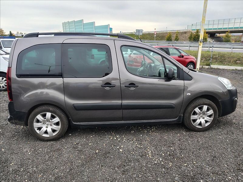 Peugeot Partner 1,2 - fotka 7 z 18