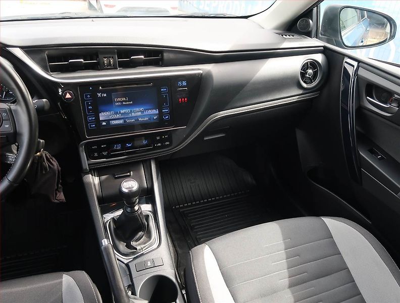 Toyota Auris (2016) 1.6 Valvematic, Serv.kniha - fotka 8 z 20
