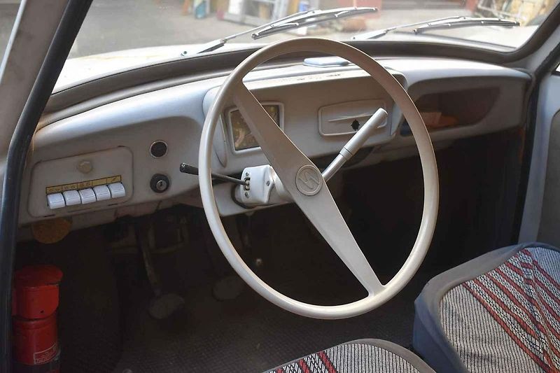 Tento Trabant má rok výroby 1965. Dosud je plně funkční