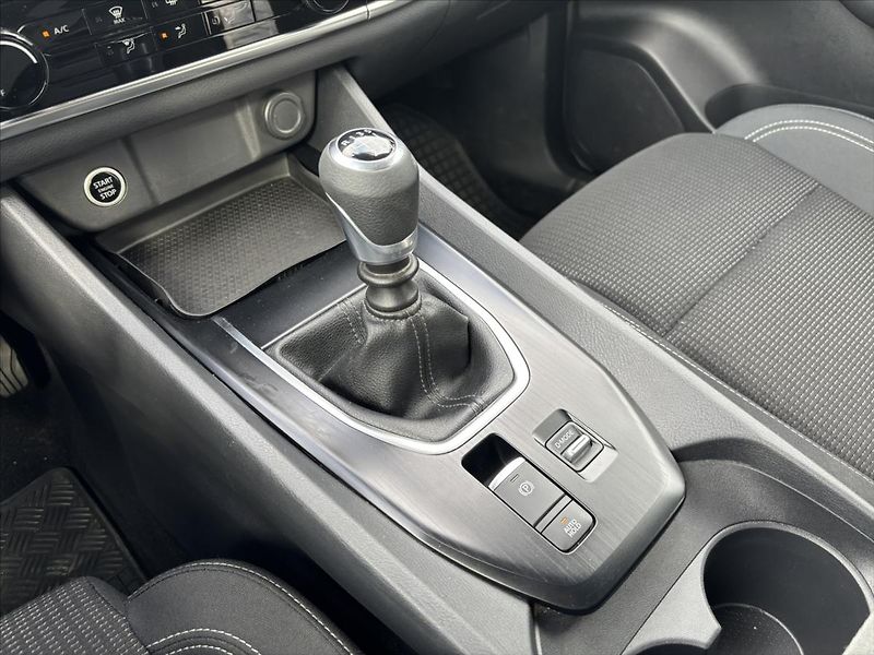 Nissan Qashqai 1,3 DIG-T Visia PLNÝ SERVIS - fotka 22 z 39