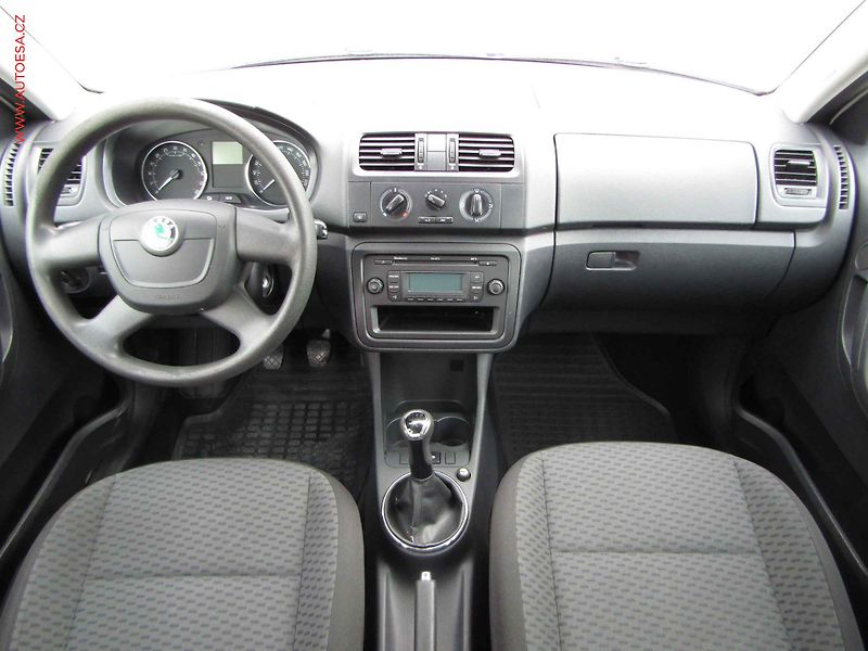 Škoda Fabia (2011) 1.6 TDi, ČR, servis.kniha, AC - fotka 8 z 15