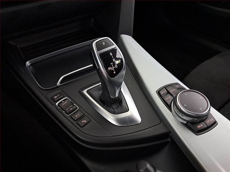 BMW Řada 4 (2016) 435d xDrive - fotka 13 z 22