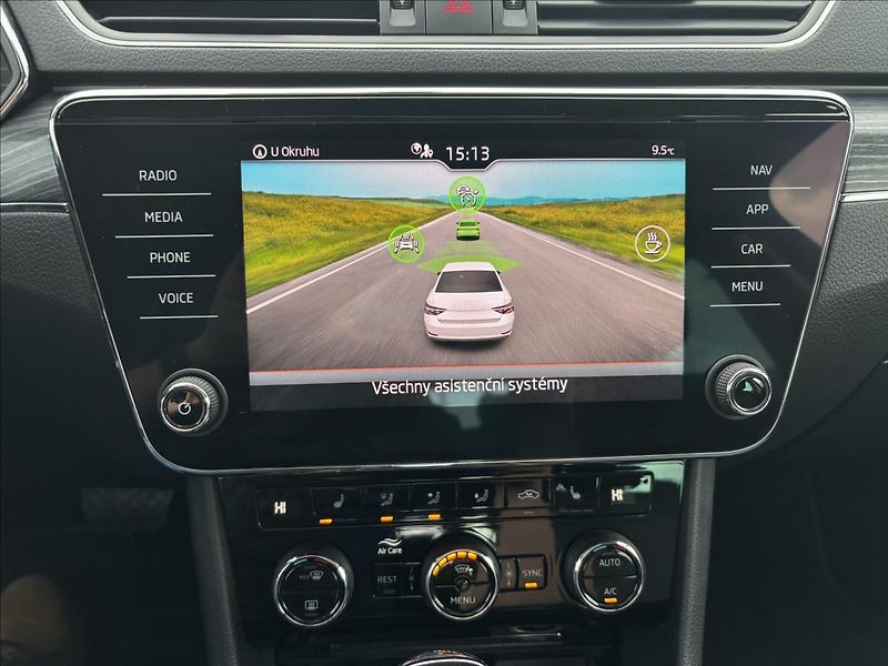 Škoda Superb 2,0 TDI 147kW Style 4x4 DSG - fotka 30 z 37