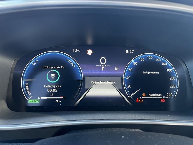 Toyota Corolla TS 2.0 Hybrid GR Sport - fotka 18 z 27