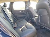 Volvo XC60 (2023) Auto na cestě - náhled 11