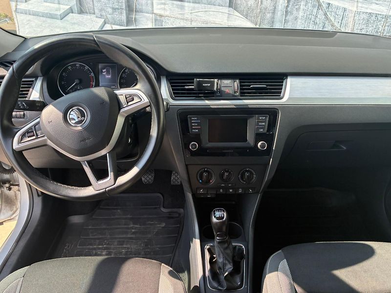Škoda Rapid (2017) 1.2TSi, 81KW, VYHŘ. SEDADLA. - fotka 10 z 19