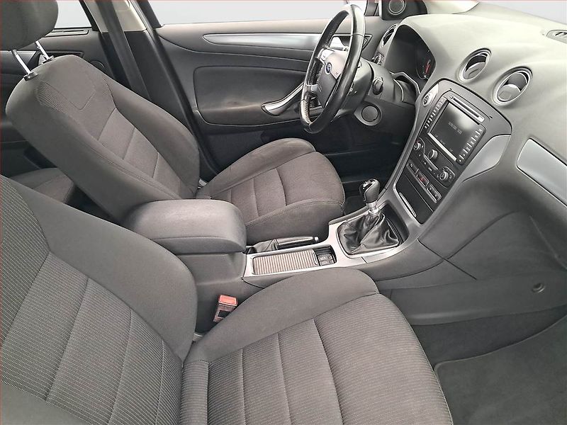 Ford Mondeo (2014) Titanium 2.0 TDCi, Navi - fotka 9 z 18