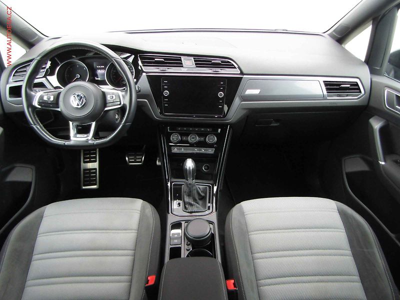 Volkswagen Touran (2018) 2.0 TDi R-Line, DSG, LED - fotka 8 z 21