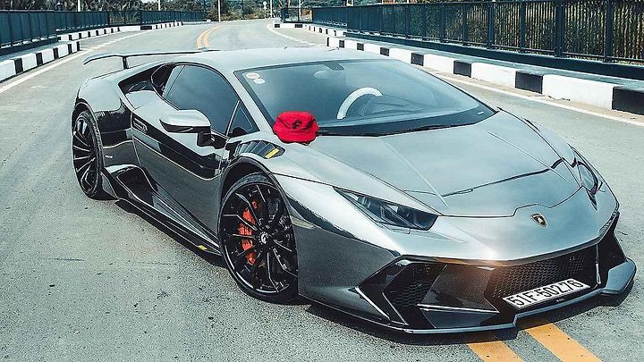 Lamborghini Huracán v chromové úpravě.