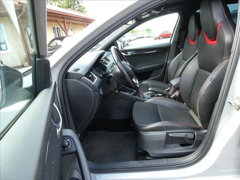 Škoda Octavia 2,0 TSi 162kW RS NAVI,EL. ŠÍBR - fotka 20 z 47