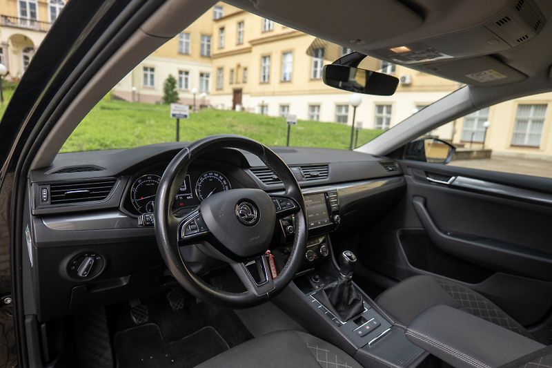 Škoda Superb 1.4 TSI DAB 19 Tažné - fotka 14 z 35