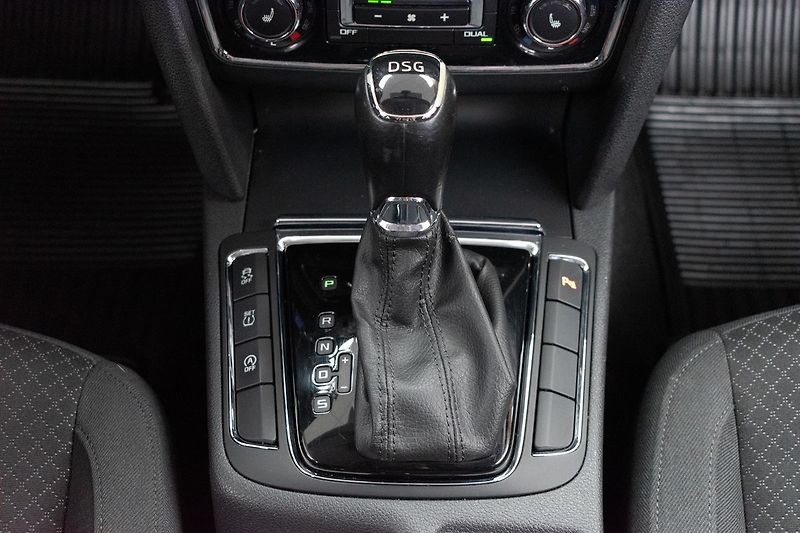 Škoda Superb 2.0 TDI DSG AMBITION BUSINESS - fotka 18 z 32