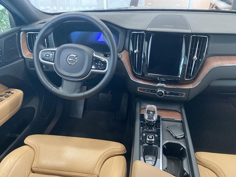 Volvo XC60 T6 eAWD Recharge Plus Dark AT8 - fotka 14 z 30