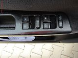 Volkswagen Passat (2000) 1.6 i, AC, výhředv sed - náhled 11