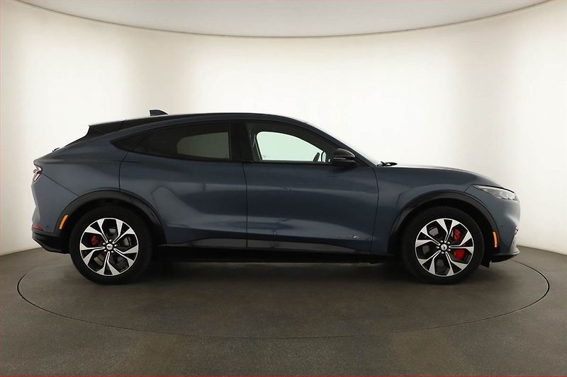 Ford Mustang Mach-E (2021) Standard Range AWD, SoH 95% - fotka 6 z 21