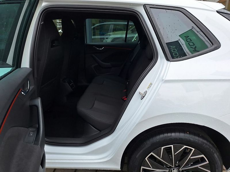Škoda Kamiq Dynamic 1,5TSI 110kW - fotka 7 z 11