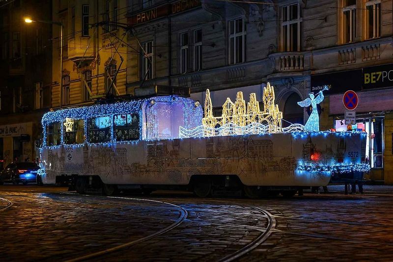 Vánoční flotila pražského dopravního podniku.