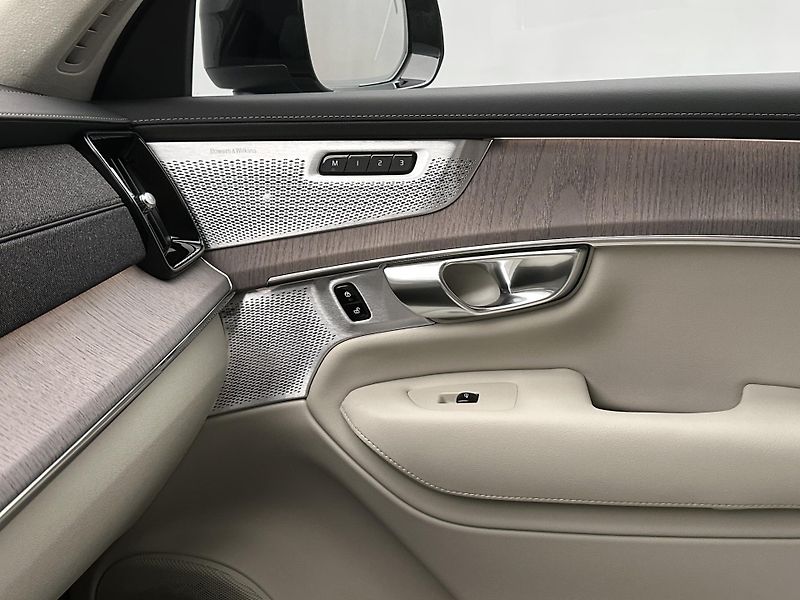 Volvo XC90 (2026) B5 AWD AUT DARK ULTRA 7 míst - fotka 19 z 25