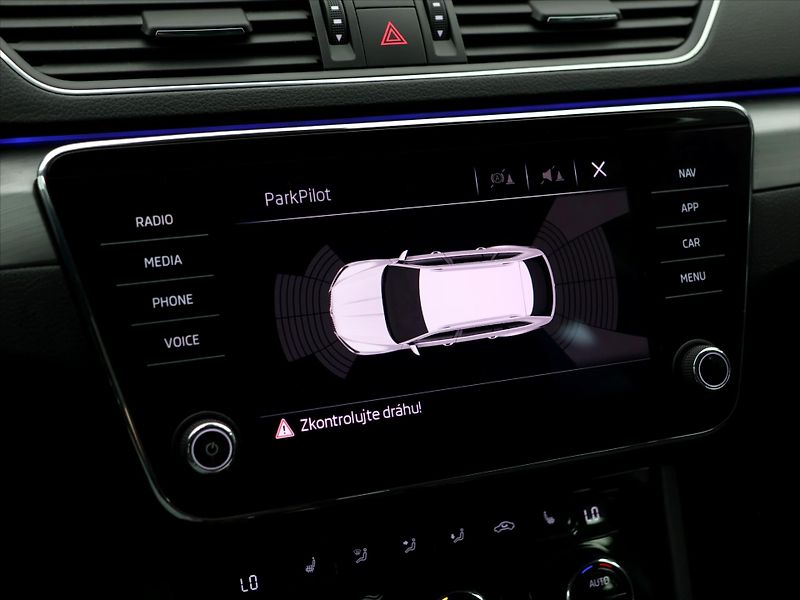 Škoda Superb 2,0 TDI 110kW CZ Style DSG - fotka 28 z 41