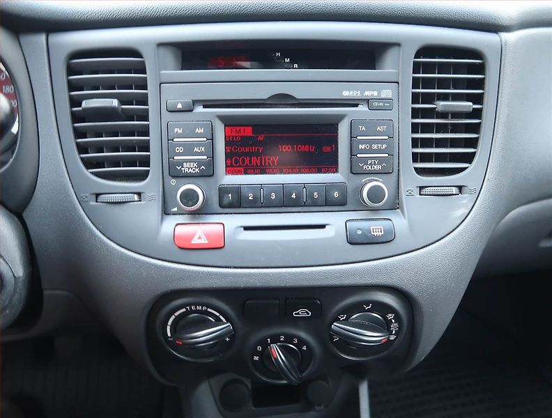 Kia Rio (2011) 1.4 16V, CZ doklady - fotka 12 z 15