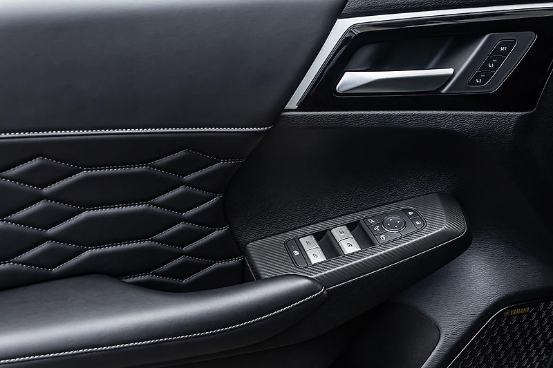 Mitsubishi Outlander (2025) 2,4 PHEV 4WD  Instyle - fotka 12 z 26