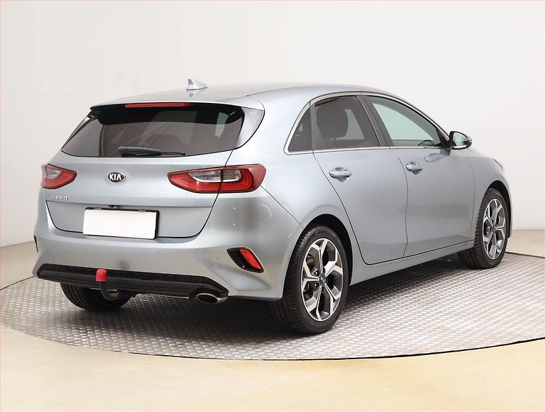 Kia Ceed (2020) Top 1.4 T-GDI, Serv.kniha - fotka 5 z 20
