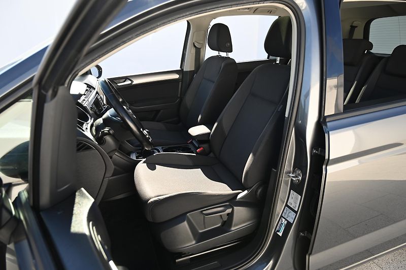Volkswagen Touran 1.2TSI 81KW Comfort 7mist 3/17 - fotka 32 z 60