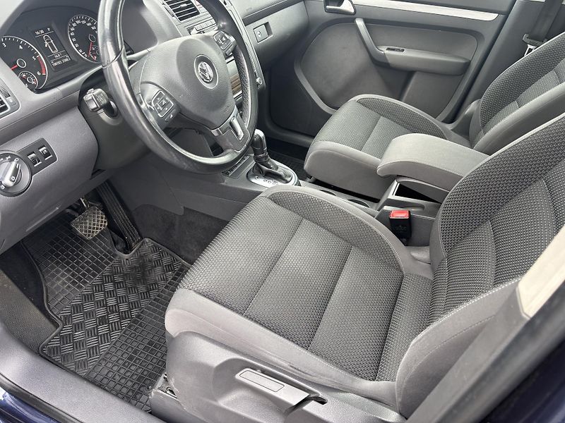 Volkswagen Touran (2013) 2.0TDI, 103kW. DSG, 7míst - fotka 9 z 16