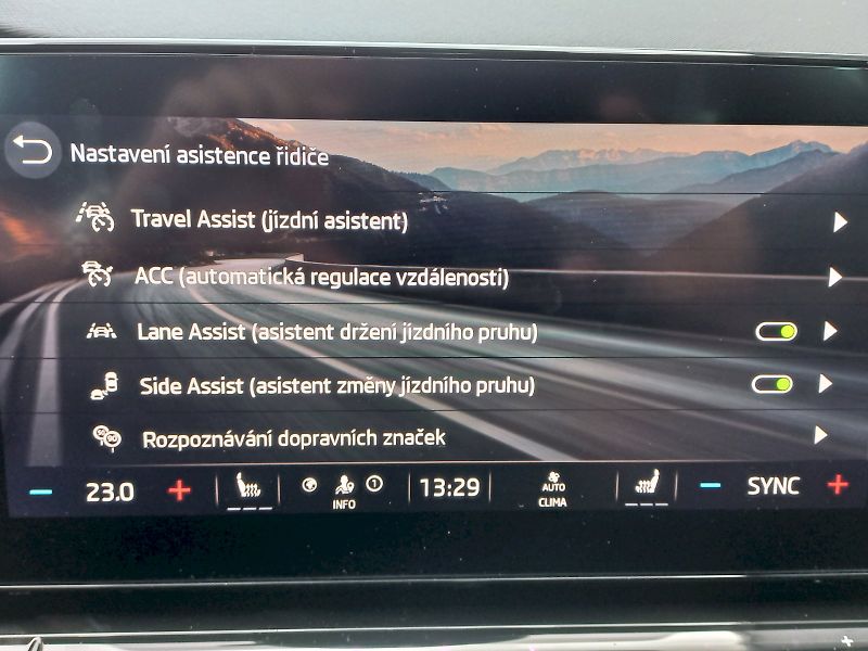 Škoda Octavia (2023) COMBI RS  2,0TSI DSG - fotka 20 z 26