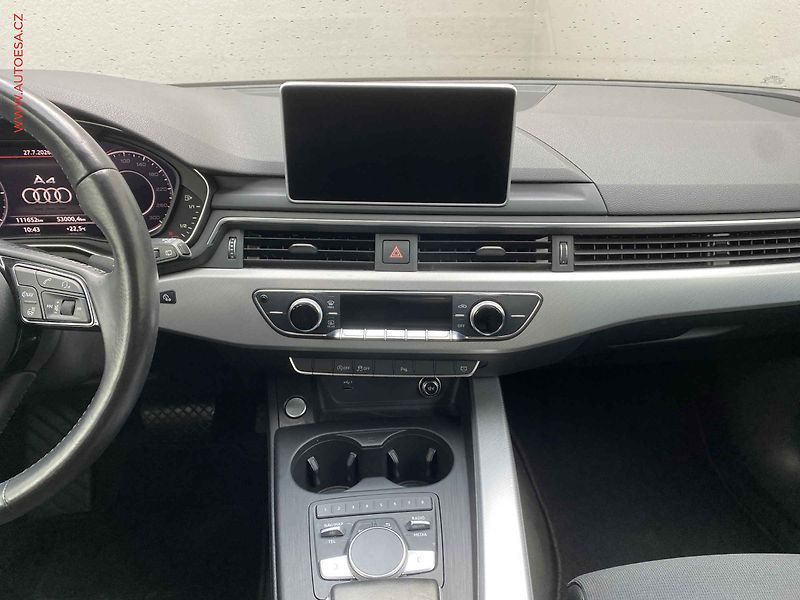 Audi A4 (2019) 2.0 TDi, S-line, AT, LED - fotka 12 z 19
