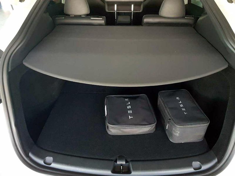 Tesla Model Y (2023) Long Range AWD | Berlín, tažné - fotka 9 z 9