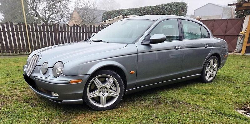 Jaguar S-Type R SUPERCHARGED - fotka 4 z 17