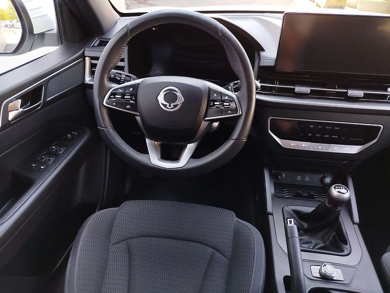 SsangYong Musso Grand Style 2,2 AWD M6 + rolet - fotka 19 z 25
