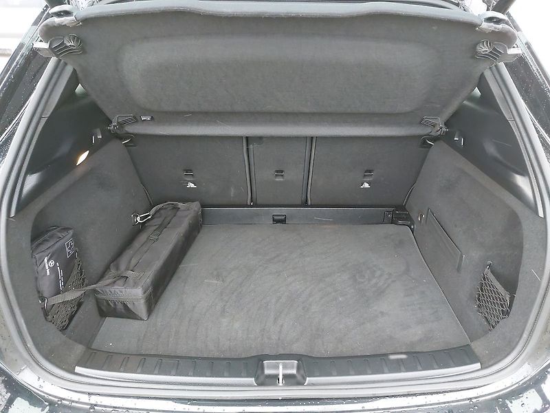 Mercedes-Benz GLA GLA180d - fotka 12 z 26