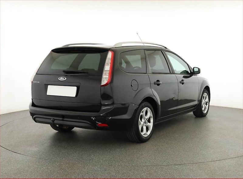 Ford Focus (2010) 1.6 16V, nová STK, Tažné - fotka 5 z 13