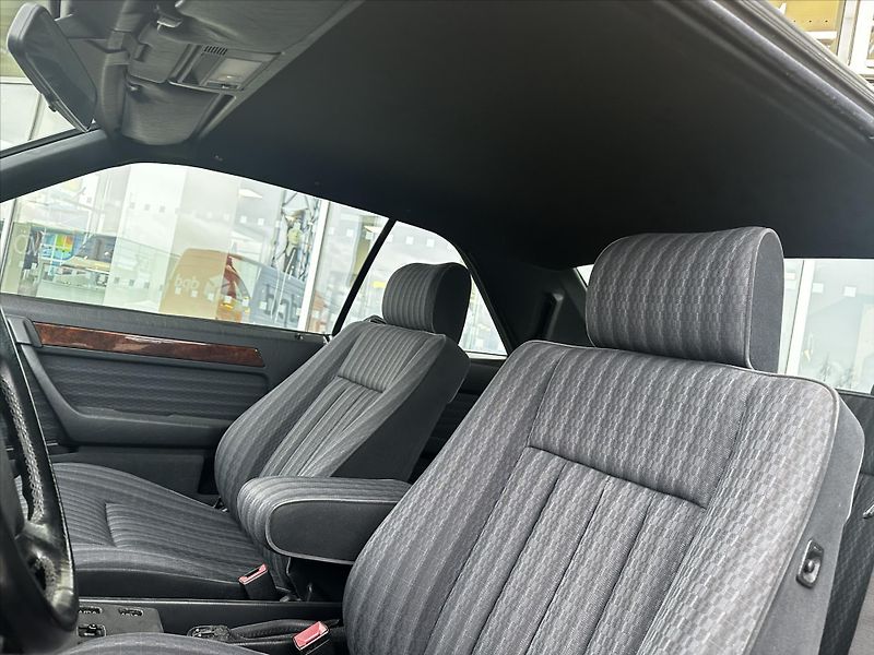 Mercedes-Benz 124 124 230 CE - fotka 5 z 14