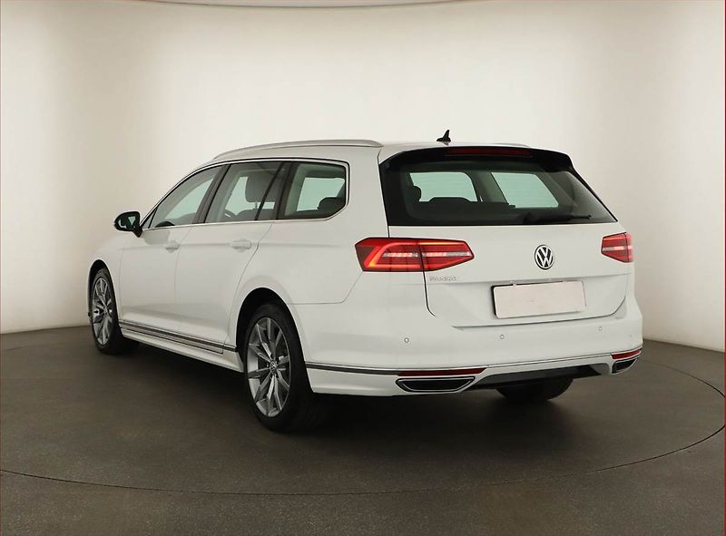 Volkswagen Passat (2018) Highline 2.0 TDI, Automat, ČR - fotka 4 z 18