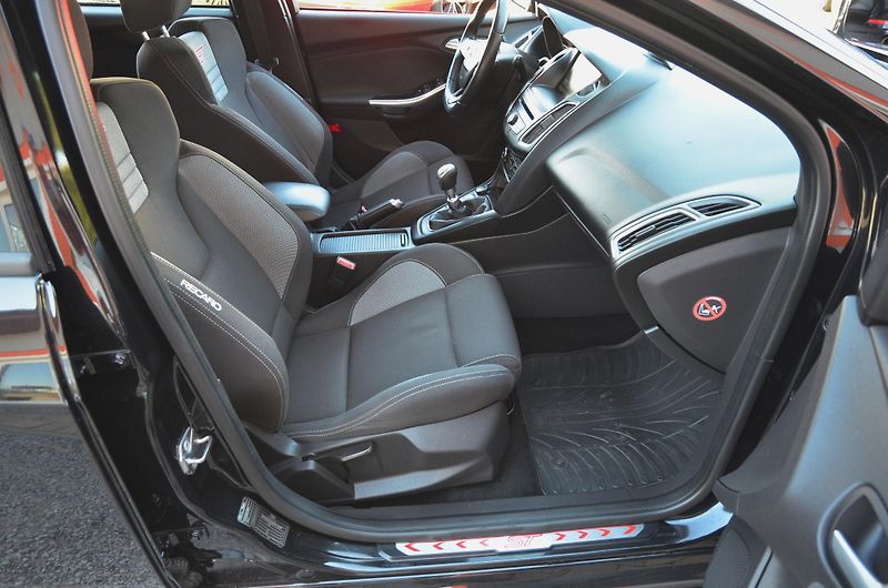Ford Focus (2015) ST 2.0 184kW RECARO - fotka 15 z 39