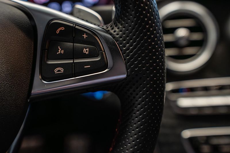 Mercedes-Benz Třídy C C43 AMG BITURBO 4MATIC 270 kW  - fotka 27 z 55